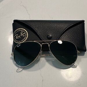 Ray-Ban gold Frame Aviator classic Sunglasses. EUC